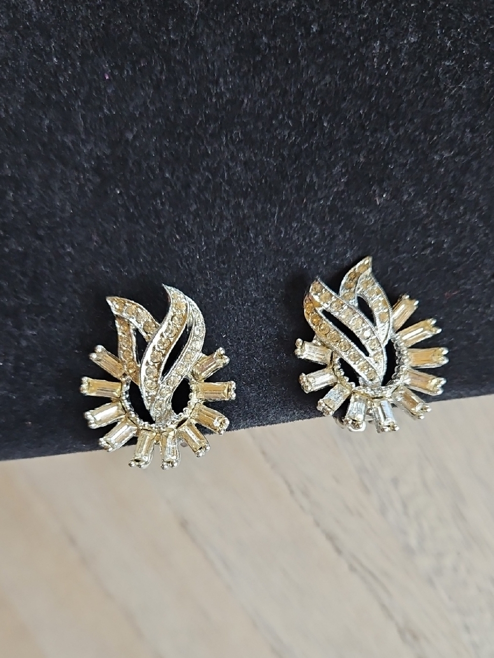 Vintage clear rhinestone clip on earrings Prong Set Pave Wedding Prom - Picture 4 of 5